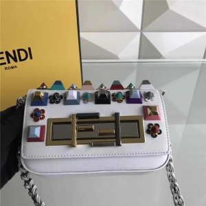 FENDI ҵ305 @MINI 3BAGUETTE СţƤpF朗l米 ɫ