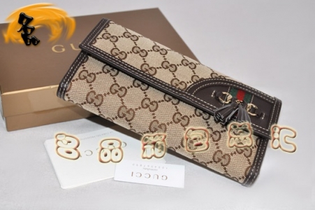 233054 GucciX Gucci¿Kr(sh)ŮʿXA GucciL(zhng)X  ɫ