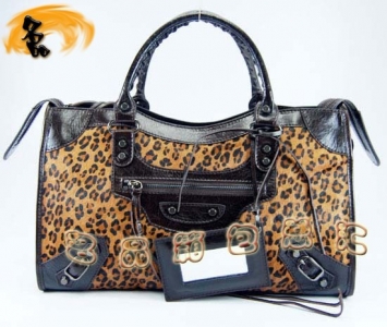 084332  BalenciagaC܇ ҆μ MţƤrŮ  ɫ