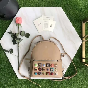 FENDI ҵ2017Ʒ M(jn)СţƤ ɫTᔰ p ɫ