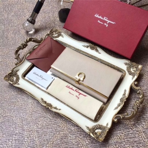 224633 FerragamoĽ ̖ R wʽX װɫ