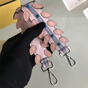 823 Fendiҵ ~Ƭb {(ln)ɫFT Ųʶ̼玧 ź