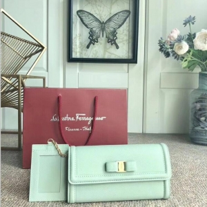 22D154 FerragamoĽ VaraY ƼyţƤ wʽX ɫ