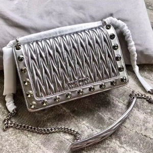 5BD109 MIUMIU ¿ ˮ@b M(jn)СƤ 朗l ɫ