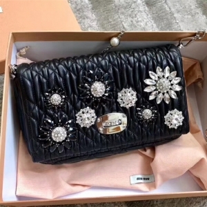 5BH097 MIUMIU ¿ M(jn)СƤ @ʯ 朗l ɫ