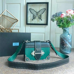 1BD045 Prada Cahierִ m͢ СţƤŮ  _μ Gɫ