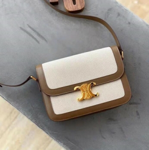 Celine ِŮ Triompheϵ pCS~i ̖ ɫ