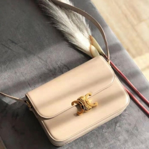 Celine ِŮ Triompheϵ pCS~i ̖ Sɫ