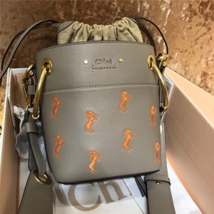 Chloe NileˮͰ MţƤ Ů СRCD royˮͰ ɫ