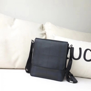 Burberrynа Ѭy ͌] ̄e Q μб ܊{