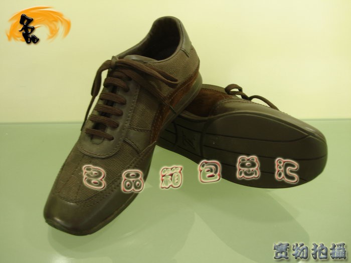 LV男鞋 Louis Vuitton 奢華經(jīng)典 LV運(yùn)動鞋 LV新款鞋子 正品品質(zhì)