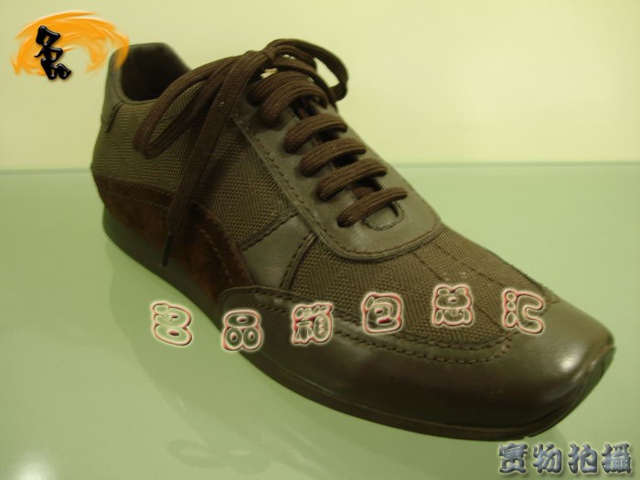 LV男鞋 Louis Vuitton 奢華經(jīng)典 LV運(yùn)動鞋 LV新款鞋子 正品品質(zhì)