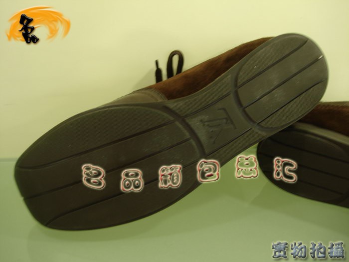 LV男鞋 Louis Vuitton 奢華經(jīng)典 LV運(yùn)動鞋 LV新款鞋子 正品品質(zhì)