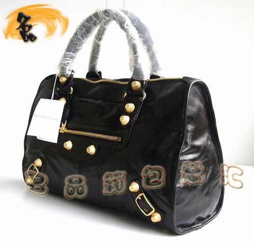 084324B A1:1Ʒ|¿ţƤŮ BALENCIAGA ҽC܇