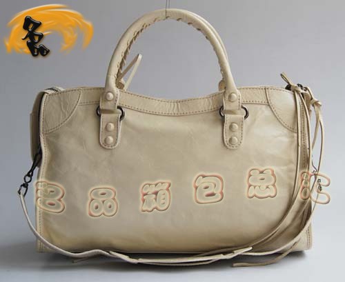 084332 ƷƷ| BLENCIAGAװɫţƤrŮʿб ҙC܇ 