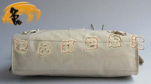 084332 ƷƷ| BLENCIAGAװɫţƤrŮʿб ҙC܇ 