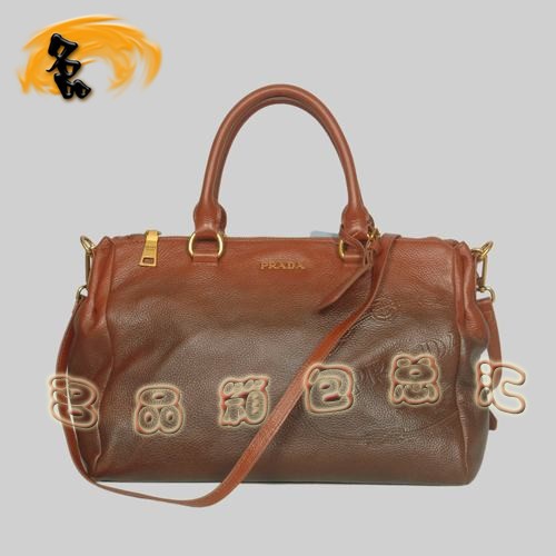 8589 Prada最新款時(shí)尚休閑女包 普拉達(dá)經(jīng)典手提包 Prada斜挎包 啡配黑色