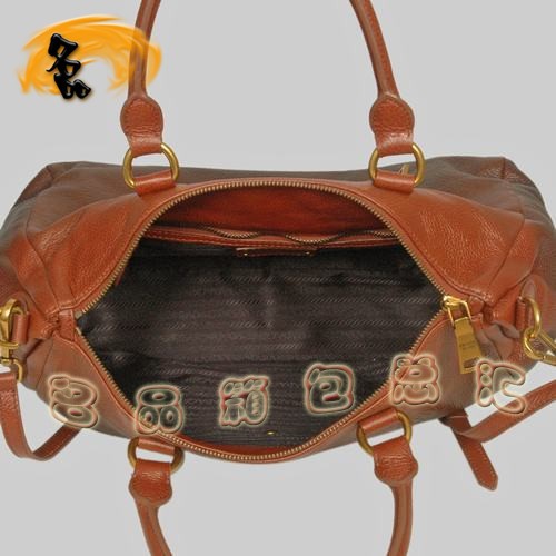 8589 Prada最新款時(shí)尚休閑女包 普拉達(dá)經(jīng)典手提包 Prada斜挎包 啡配黑色