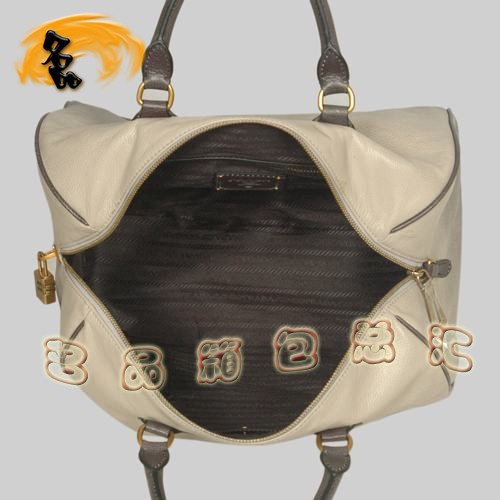 8599 Prada時(shí)尚新款休閑女包 普拉達(dá)經(jīng)典手提包 Prada斜挎包 黑配灰色