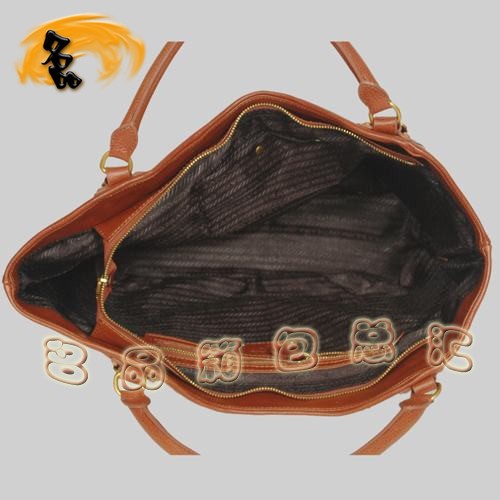 8612 Prada熱銷1:1品質女包 普拉達經典牛皮手提包 Prada肩包 黑配啡色