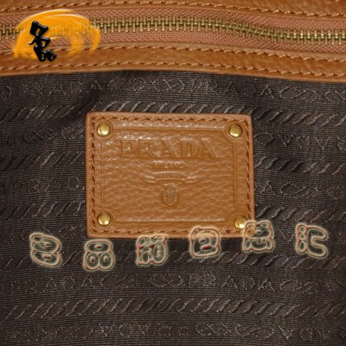 8612 Prada熱銷1:1品質女包 普拉達經典牛皮手提包 Prada肩包 黑配土黃色