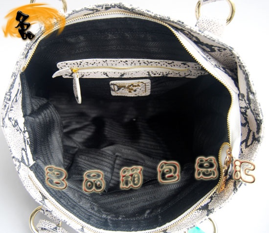 69588 Prada最新款 蛇紋女士手提包 普拉達進口牛皮時尚休閑女包 米白色