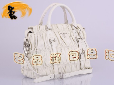 BN1336 普拉達最新款 羊皮褶皺女士休閑包 Prada手提包 Prada斜挎包 白色