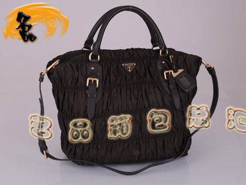 BN1611 普拉達(dá)最新款褶皺系列女包 防水尼龍帆布女士斜挎包 Prada手提包 啡色