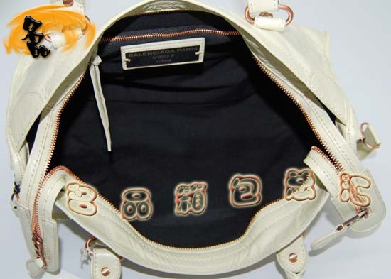 084332C  Balenciagaμ  MţƤ(jng)rŮ C܇ װɫ