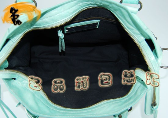 115748L  ҙC(j)܇(ch) Balenciagaμ M(jn)Ƥr(sh)Ů  ˮ{(ln)ɫ