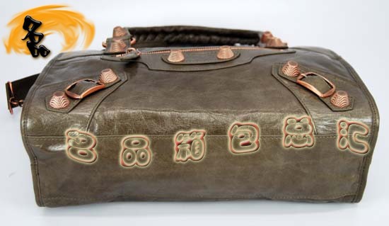 173084C  Balenciaga M(jn)ڸߙnţƤ(jng)r(sh)Ů ҆μ C(j)܇ yɫ