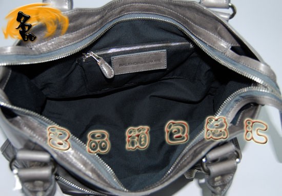 173084A  Balenciaga ҆μ M(jn)ţƤ(jng)r(sh)Ů C(j)܇ yɫ