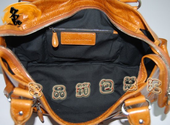 173084A Balenciaga手提包 巴黎世家單肩包 進(jìn)口牛皮經(jīng)時尚休閑女包 機(jī)車包 駝色