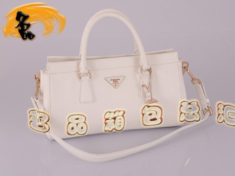BN1849 Prada斜挎包 最新款時尚女士休閑包 十字紋進口牛皮女包 普拉達手提包 白色