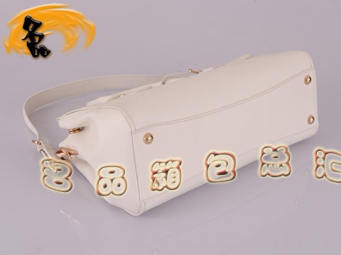 BN1849 Prada斜挎包 最新款時尚女士休閑包 十字紋進口牛皮女包 普拉達手提包 白色