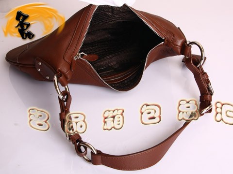 BR3373 Prada休閑包 普拉達單肩包 新款時尚包 高檔頭層牛皮包 咖啡色