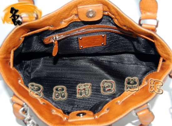 5669 Prada女包 最新款女包 Prada時尚休閑女士單肩包 普拉達斜挎包 土黃色