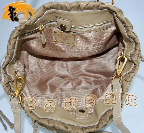 29208 Prada女包 Prada時(shí)尚休閑女士單肩包 普拉達(dá)手提包 最新款女包 杏色
