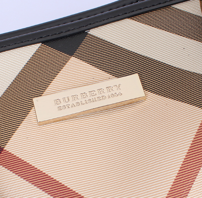 Burberry巴寶莉新款女包 8788克漆