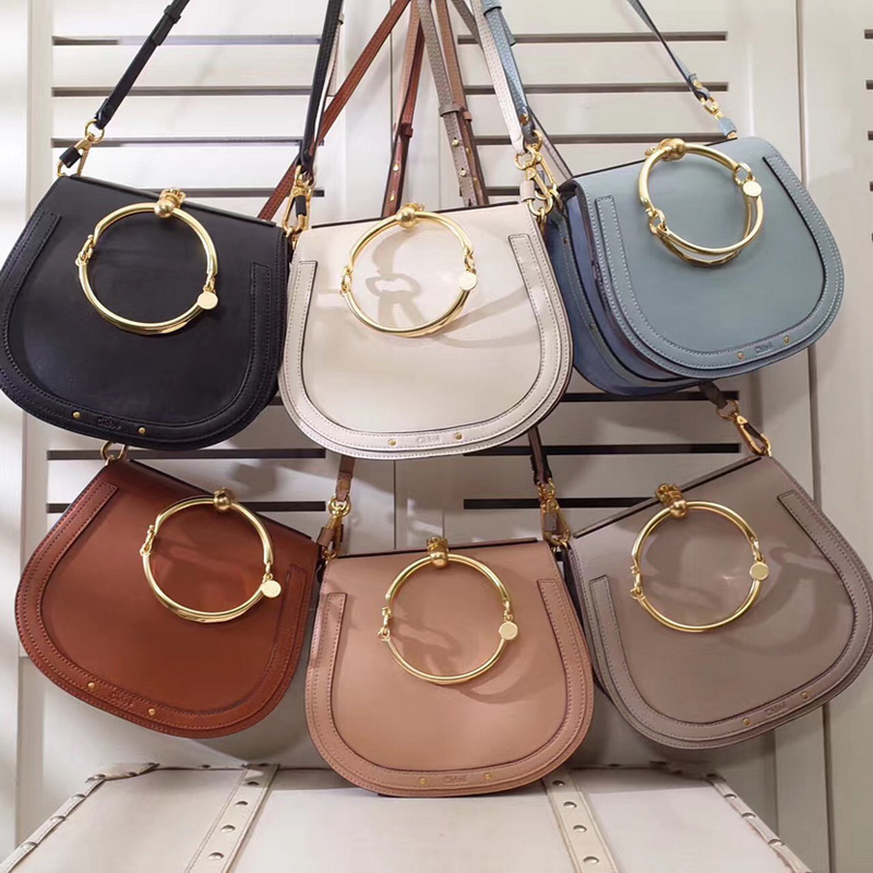 chloe Nile手環包 手鐲式提手手袋 光滑小牛皮拼接麂皮小牛皮中號手鐲式提手手袋 黑色