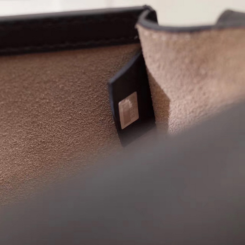 chloe Nile手環包 手鐲式提手手袋 光滑小牛皮拼接麂皮小牛皮中號手鐲式提手手袋 黑色