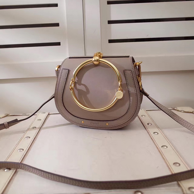 chloe Nile手環包 手鐲式提手手袋 光滑小牛皮拼接麂皮小牛皮小號手鐲式提手手袋 灰色