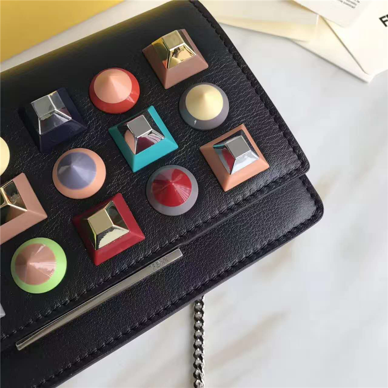 FENDI 芬迪 小牛皮彩色鉚釘包 鏈條包 黑色