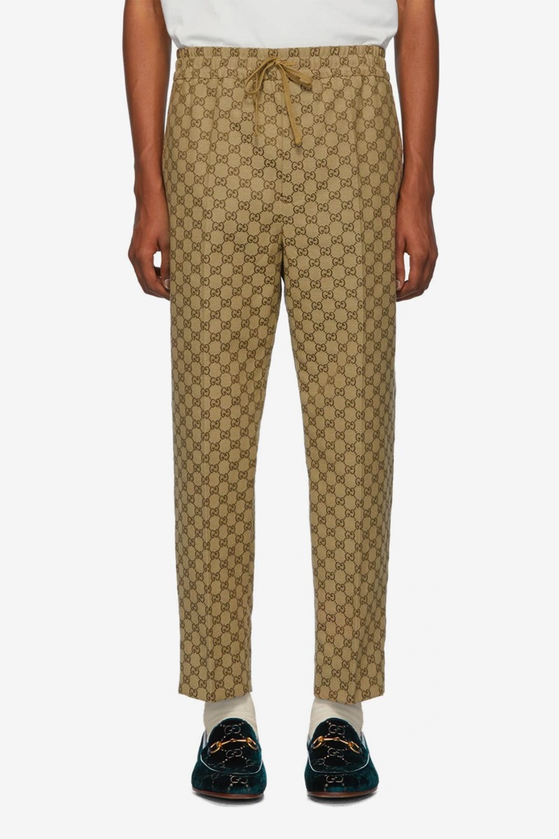 Gucci 推出GG Logo 印花西服套裝和棒球帽