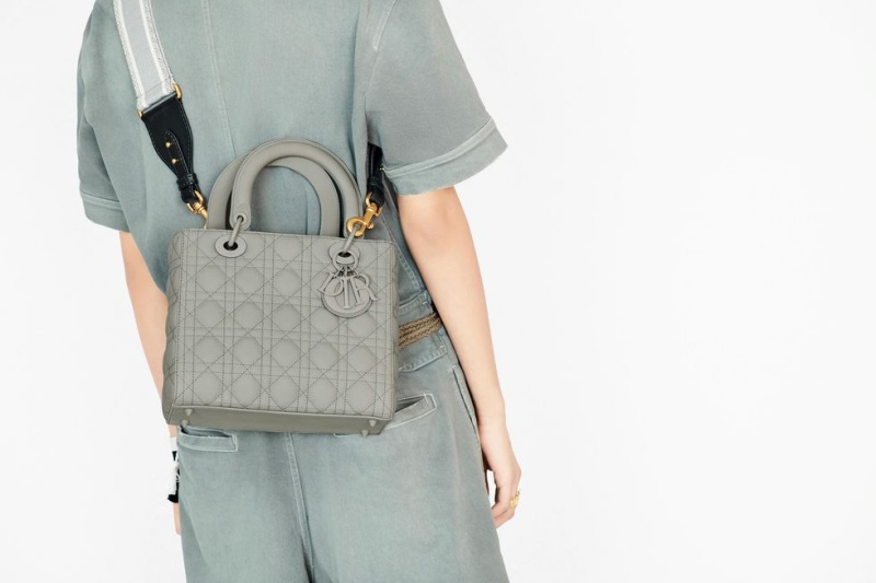 lady-dior-ultra-matte-11583920483.jpg DIOR ULTRA MATTE 霧面系列包款