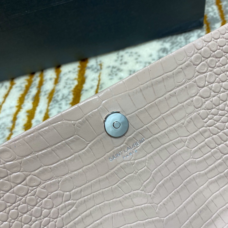354119 YSL圣羅蘭經典中號monogram圖案型圣羅蘭鱷魚紋流蘇挎包 粉色