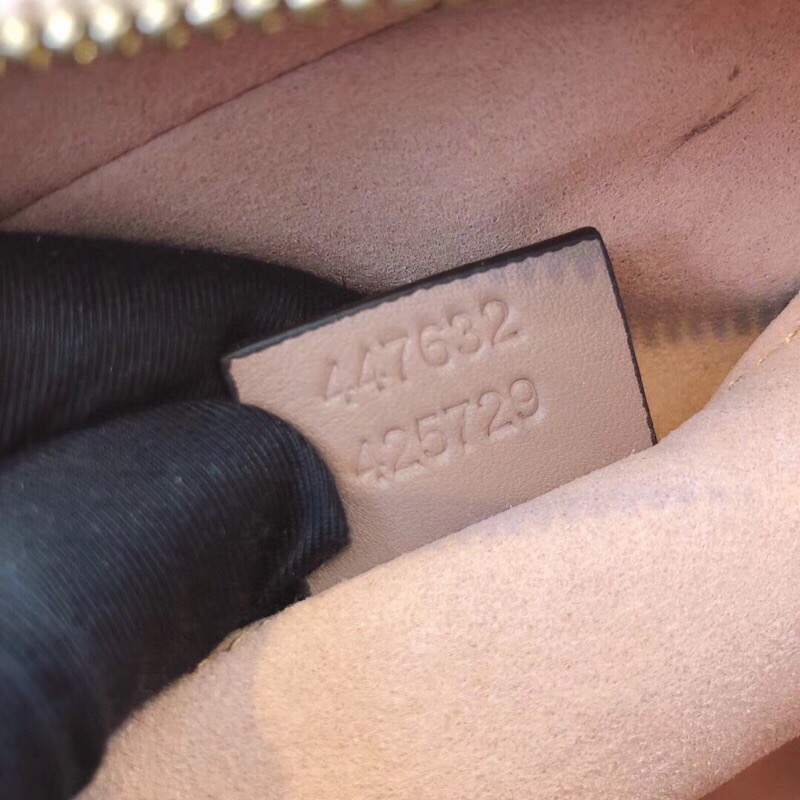 447632 Gucci GG Marmont系列小號絎縫肩背包 古馳相機包 裸色