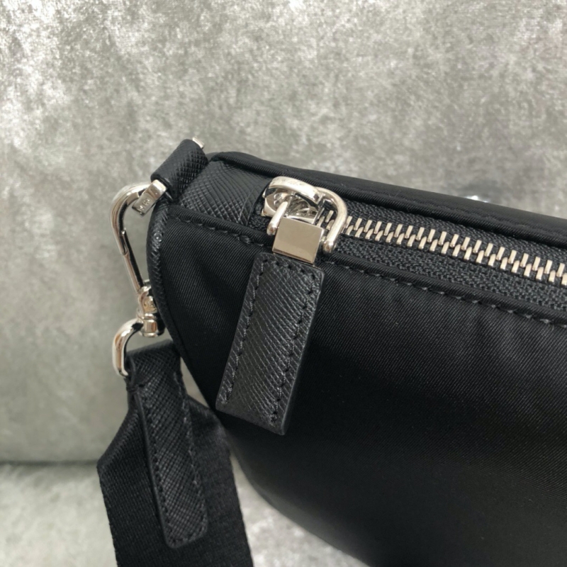 2VH113 Prada普拉達尼龍單肩斜挎包 三合一郵差包 黃色徽標