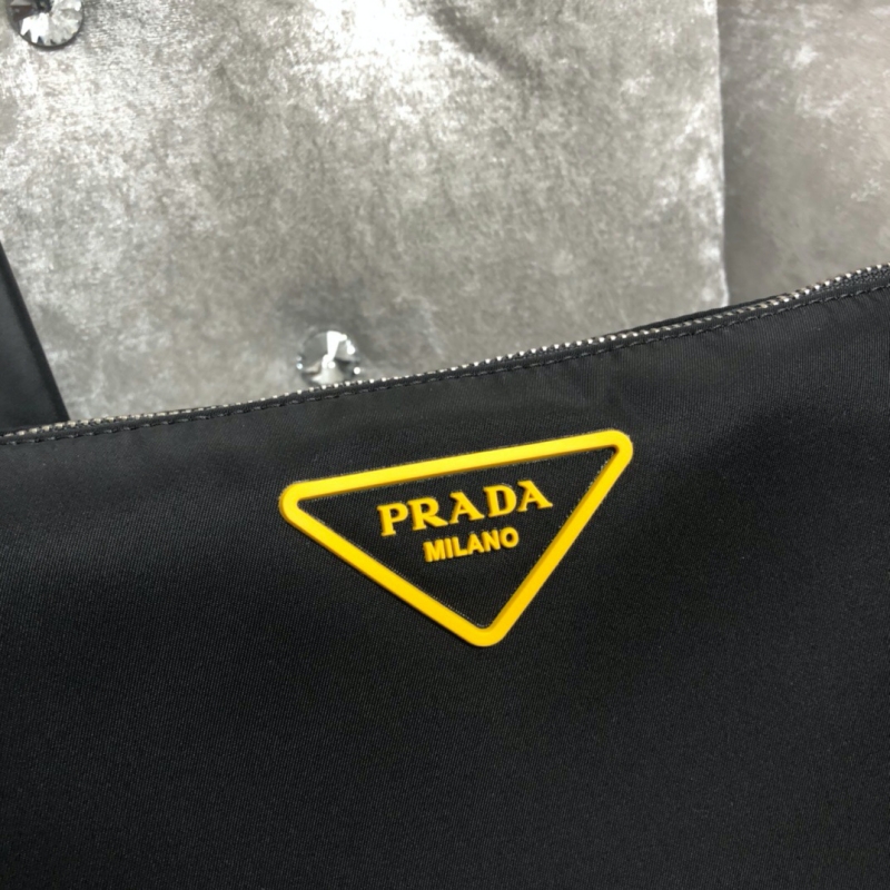 2VH113 Prada普拉達尼龍單肩斜挎包 三合一郵差包 黃色徽標