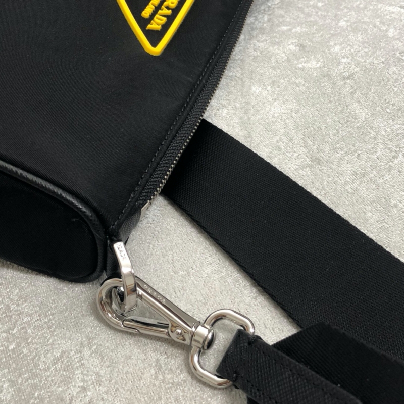 2VH113 Prada普拉達尼龍單肩斜挎包 三合一郵差包 黃色徽標